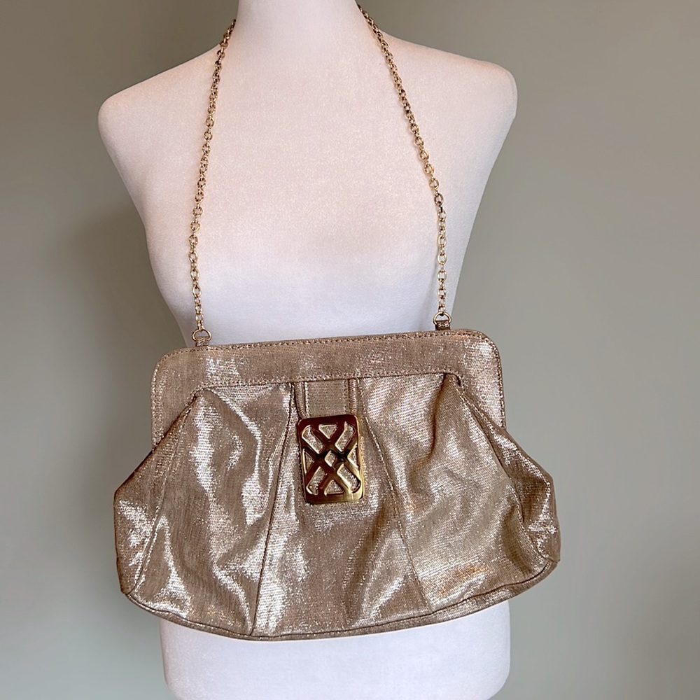 Gold tone clutch with chain. Never used. Excellent condition.